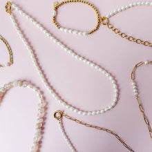 Load image into Gallery viewer, Morse Code Pearl & Gold Beaded Bracelet - STRENGTH
