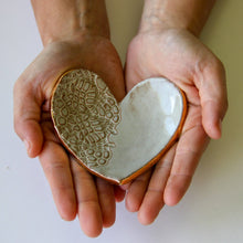 Load image into Gallery viewer, Heart Ring Dish