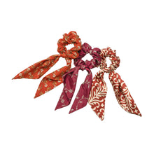 Load image into Gallery viewer, Daisy Scrunchie