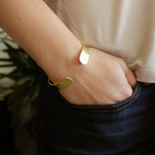 Load image into Gallery viewer, Hammered Circle Bangle