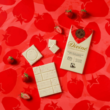 Load image into Gallery viewer, 25% White Chocolate with Strawberries Sharing Bar
